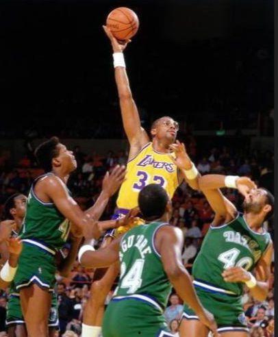 贾巴尔勾手视频,重温贾巴尔勾手绝技的经典瞬间