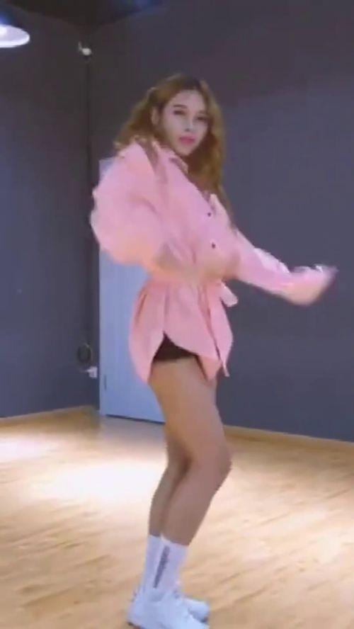 女孩跳舞视频,女孩舞蹈视频魅力绽放