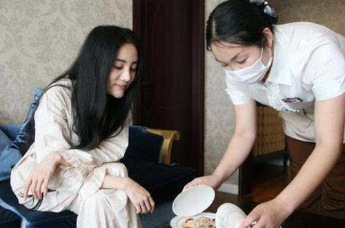 和保姆亲吻视频,温馨画面引网友热议